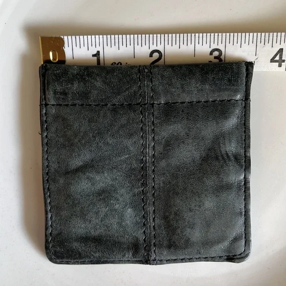 Genuine leather squeeze change pouch - Picture 3 of 5